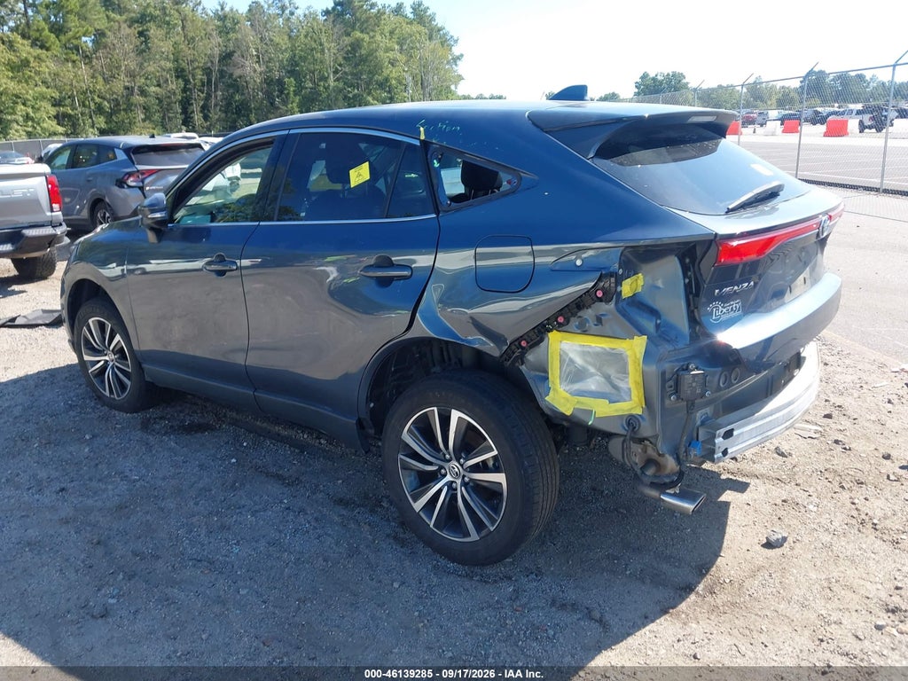2022 Toyota Venza LE photo 3