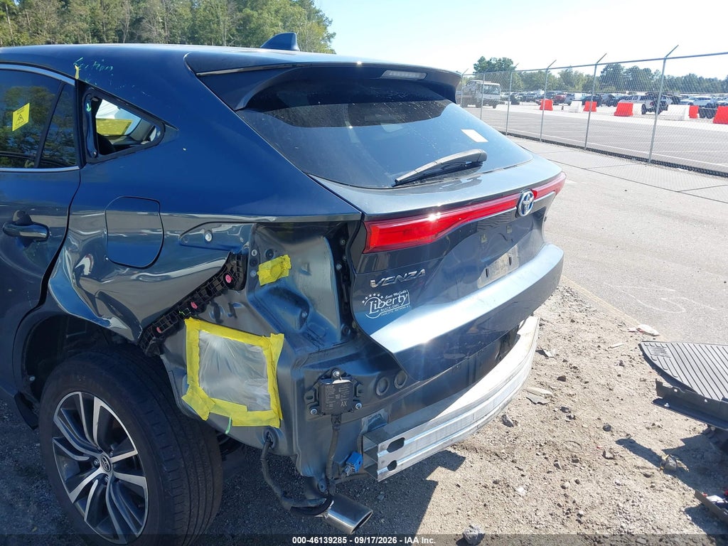 2022 Toyota Venza LE photo 6