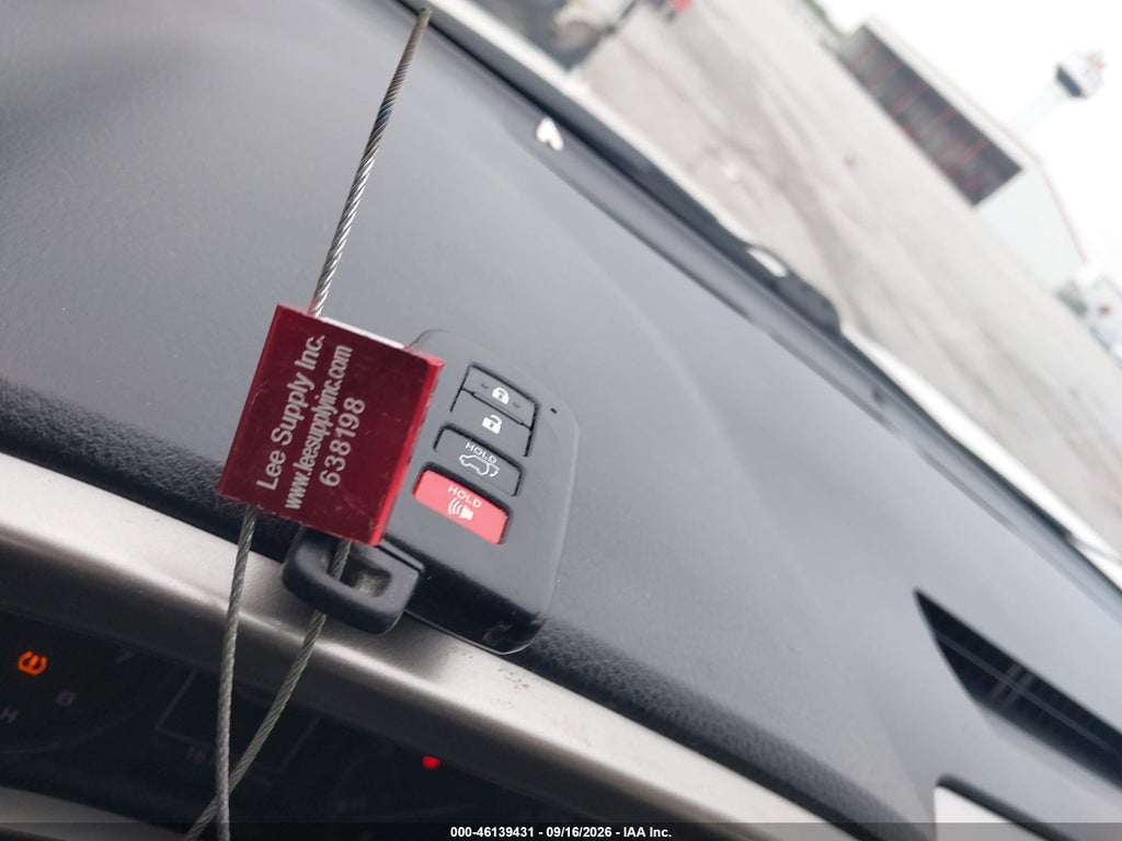 2016 Toyota RAV4 XLE photo 11