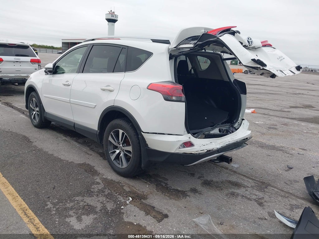 2016 Toyota RAV4 XLE photo 3