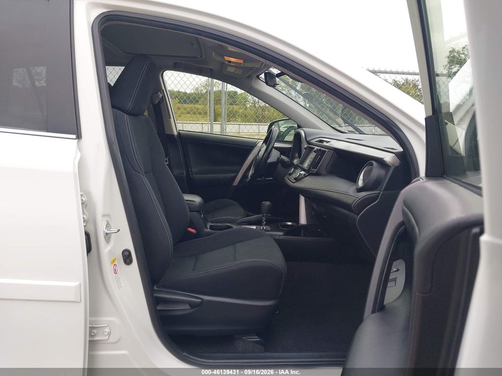 2016 Toyota RAV4 XLE photo 5