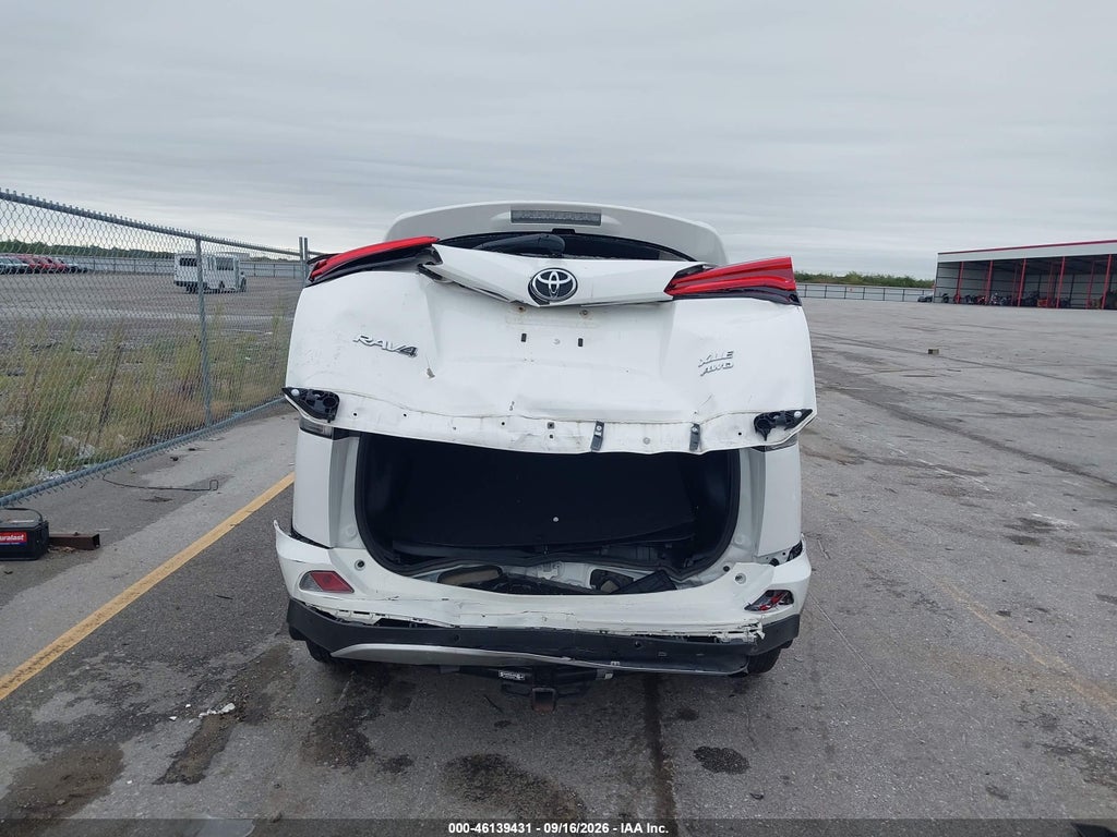 2016 Toyota RAV4 XLE photo 6