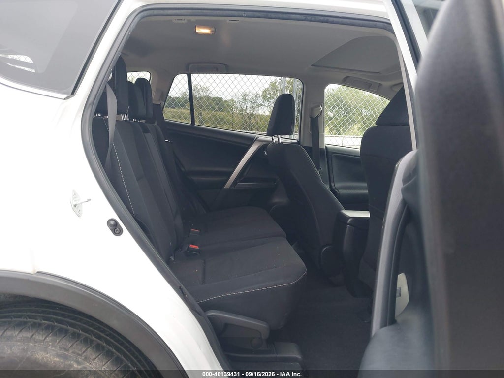 2016 Toyota RAV4 XLE photo 8