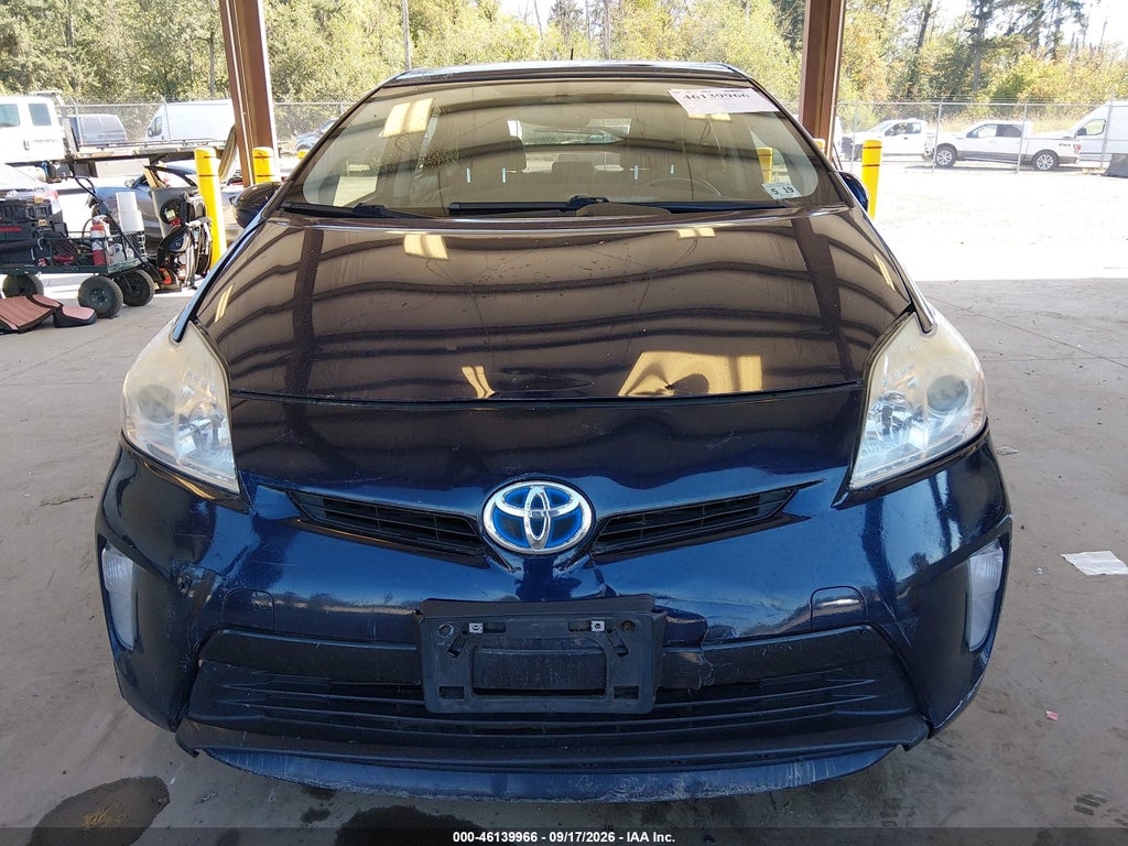 2014 Toyota Prius Four photo 6