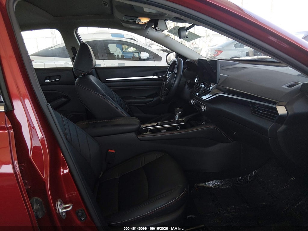 2023 Nissan Altima SR FWD photo 5