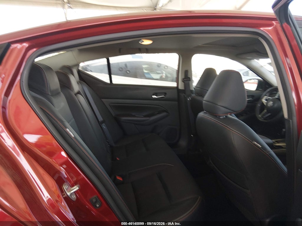 2023 Nissan Altima SR FWD photo 8