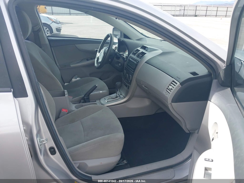 2012 Toyota Corolla LE photo 5