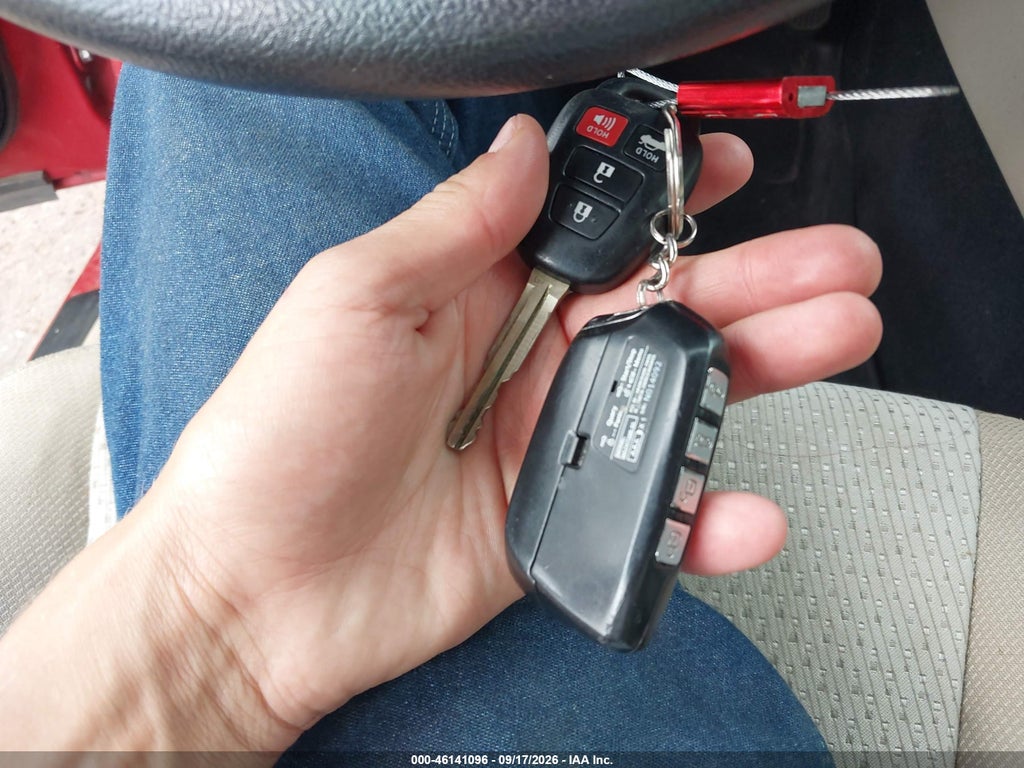 2012 Toyota Camry LE photo 11