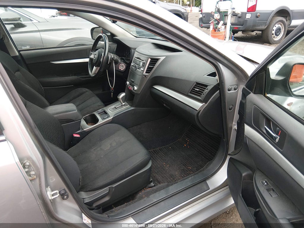 2010 Subaru Legacy 2.5I Premium photo 5