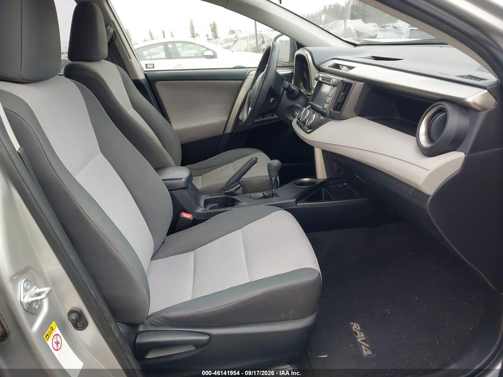 2014 Toyota RAV4 LE photo 5