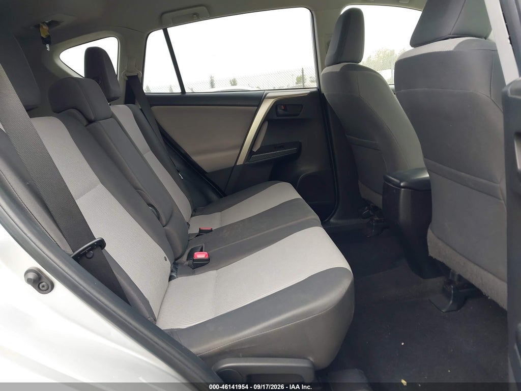 2014 Toyota RAV4 LE photo 8