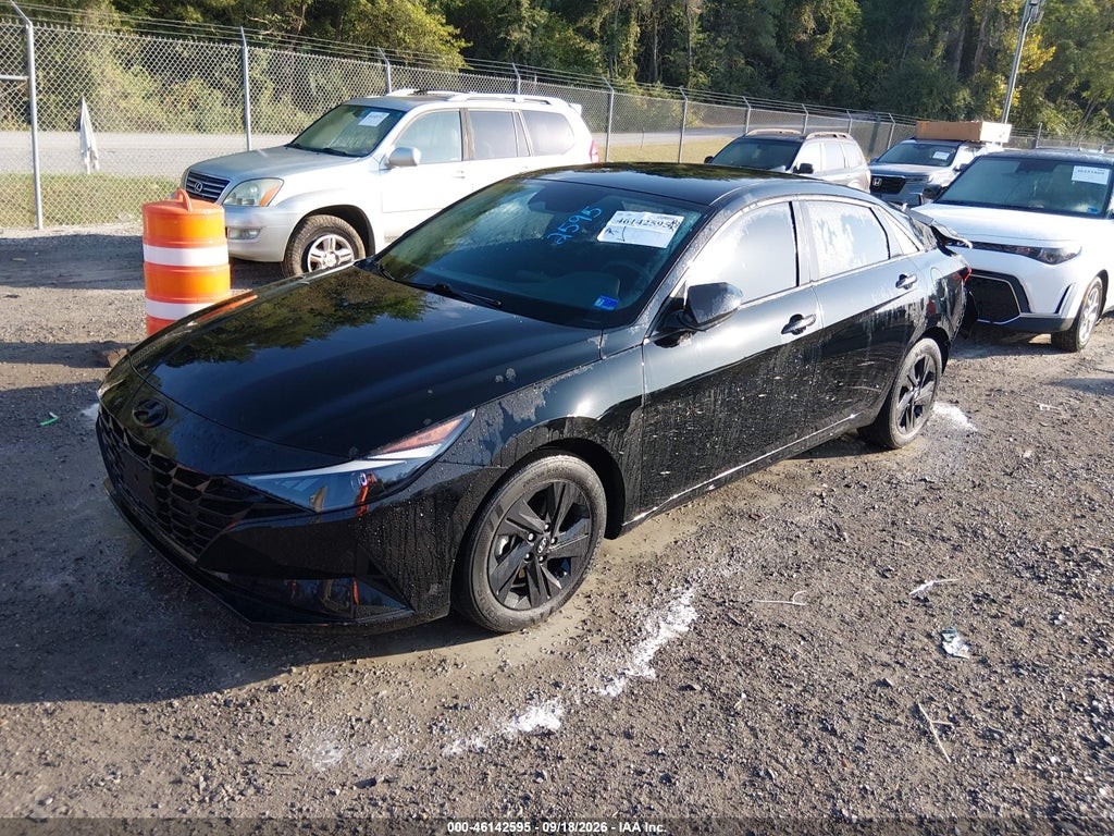 2023 Hyundai Elantra SEL photo 2