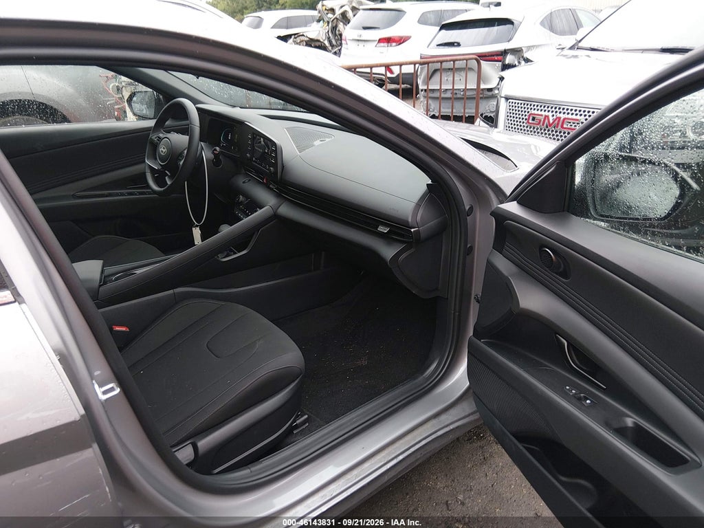 2026 Hyundai Elantra SEL Sport Premium photo 5