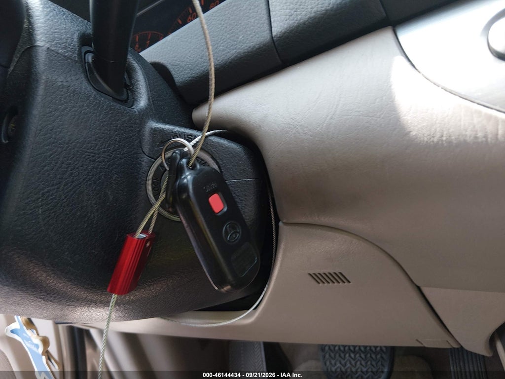 2005 Toyota Camry SE photo 11