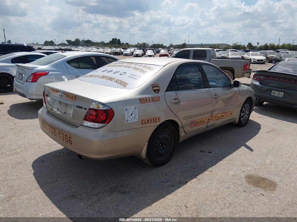 2005 Toyota Camry SE photo 4