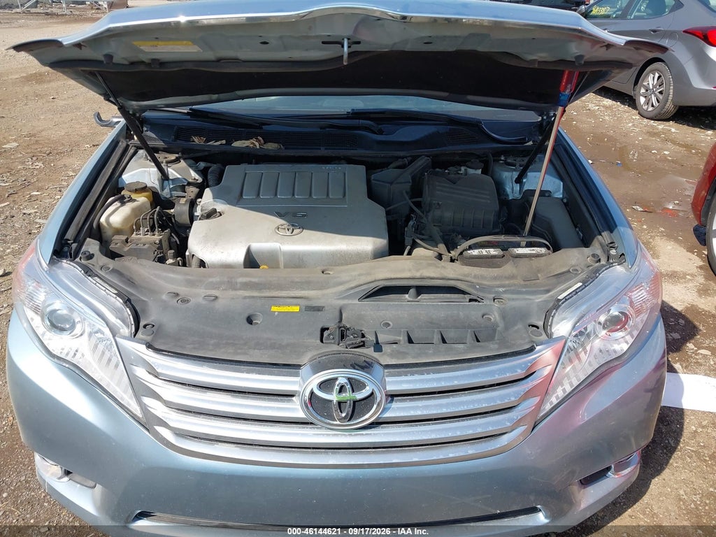 2011 Toyota Avalon Limited photo 10