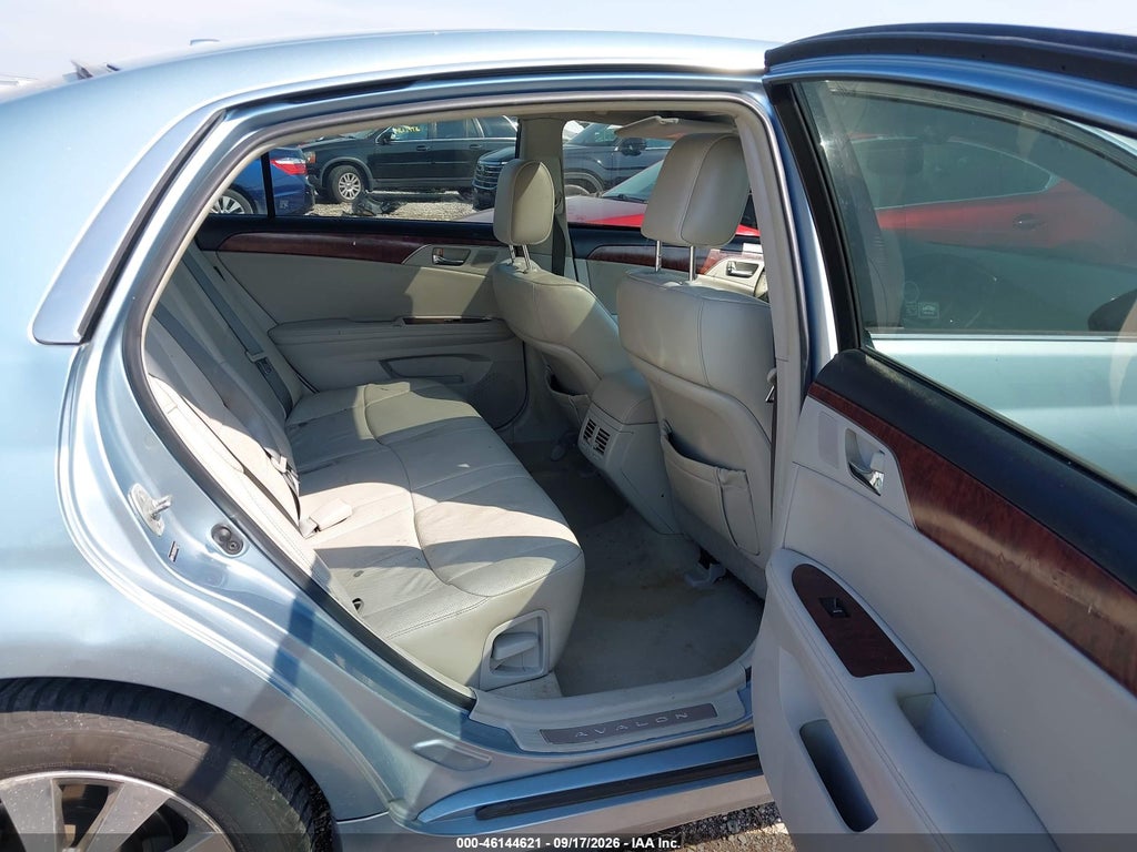 2011 Toyota Avalon Limited photo 8