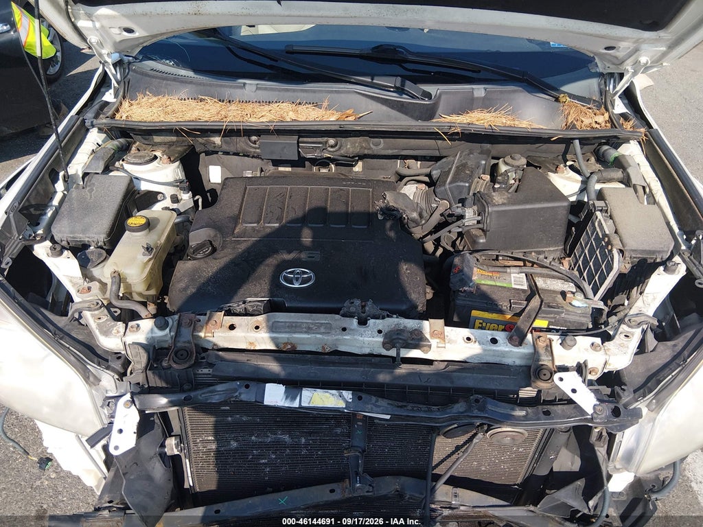 2011 Toyota RAV4 Limited V6 photo 10