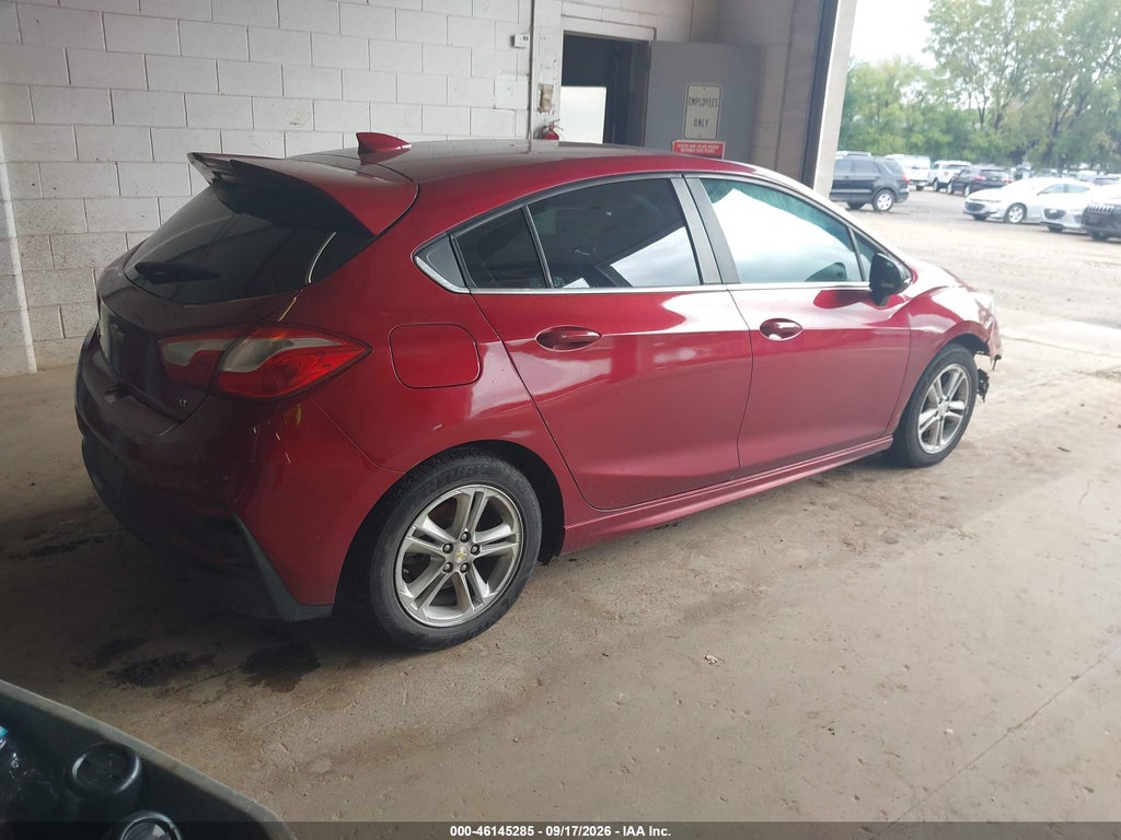 2017 Chevrolet Cruze LT Auto photo 4