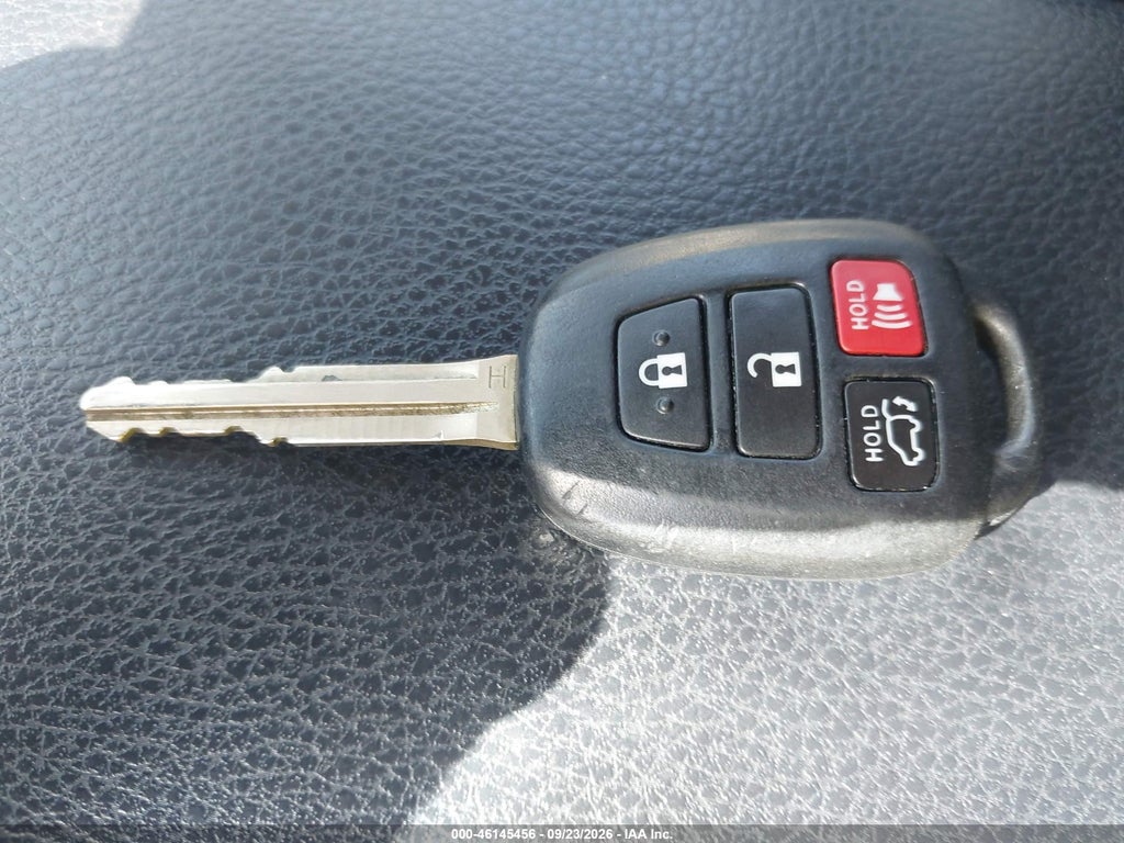 2016 Toyota RAV4 XLE photo 11