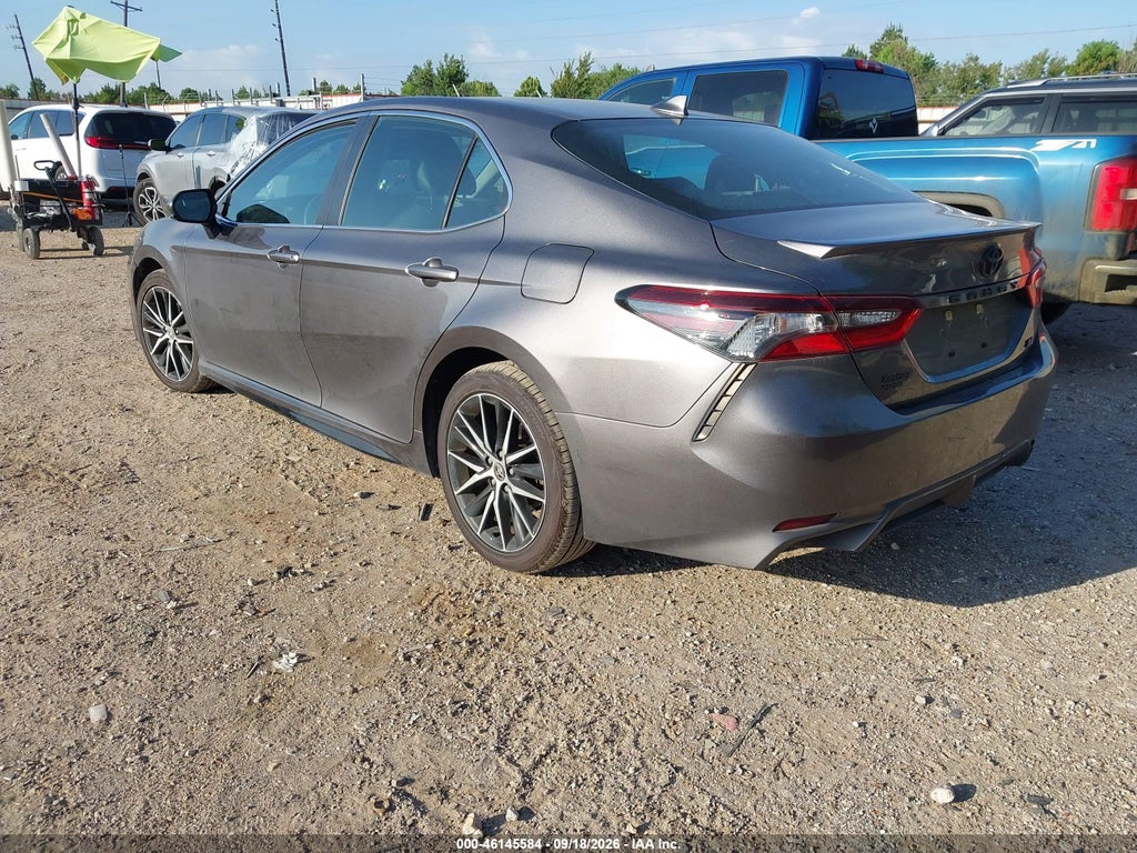 2021 Toyota Camry SE photo 3