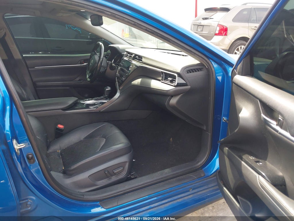 2019 Toyota Camry XSE photo 5