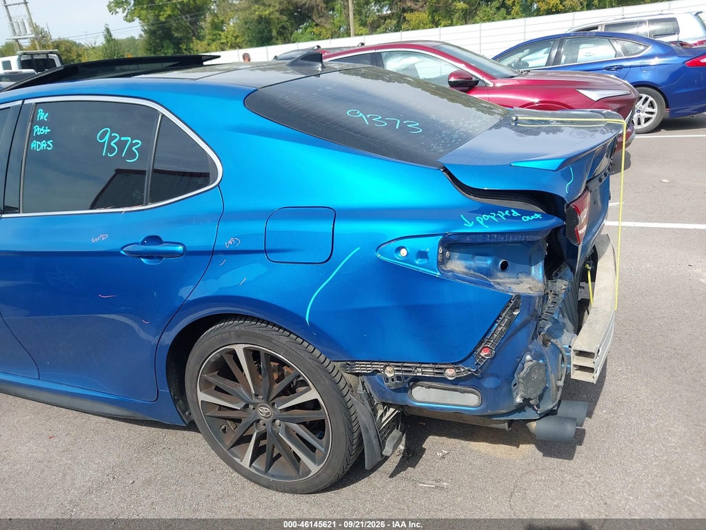 2019 Toyota Camry XSE photo 6