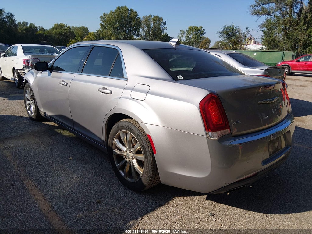 2015 Chrysler 300 Limited photo 3