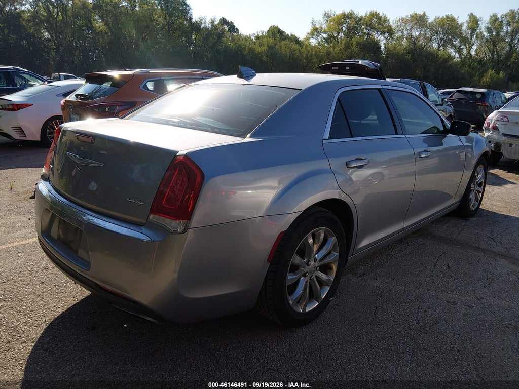 2015 Chrysler 300 Limited photo 4