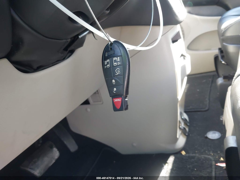 2015 Chrysler Town & Country Touring photo 11
