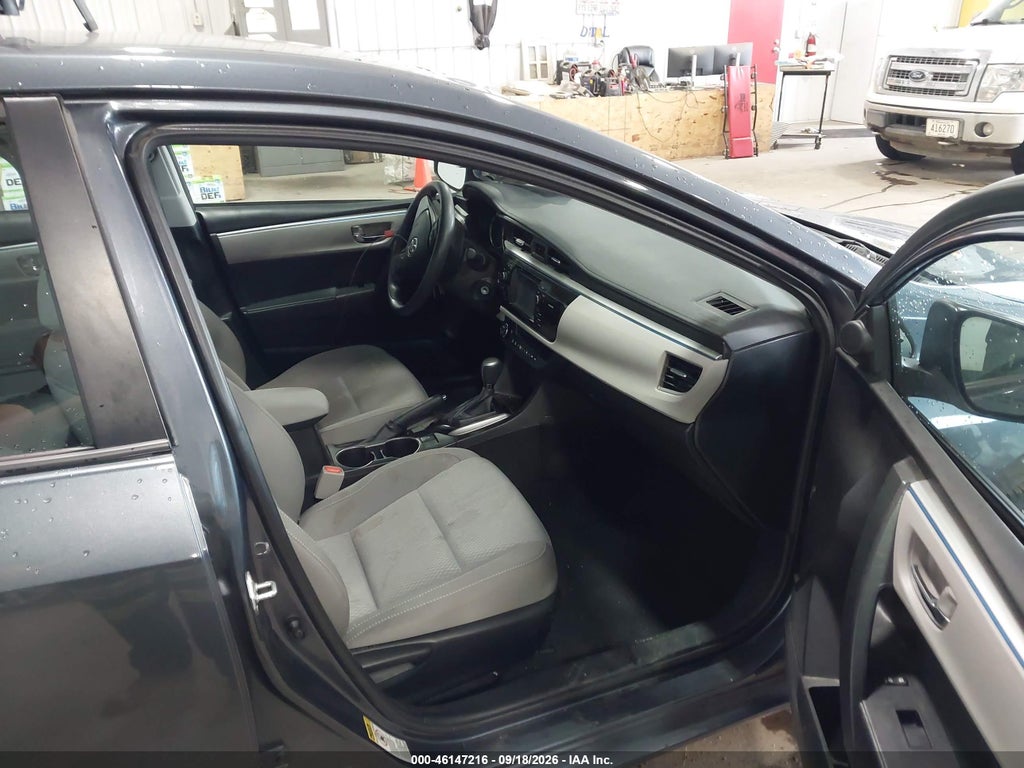 2016 Toyota Corolla LE photo 5