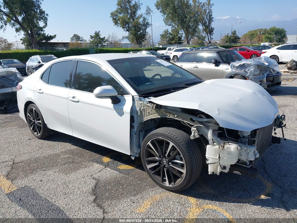 2018 Toyota Camry XSE photo 1