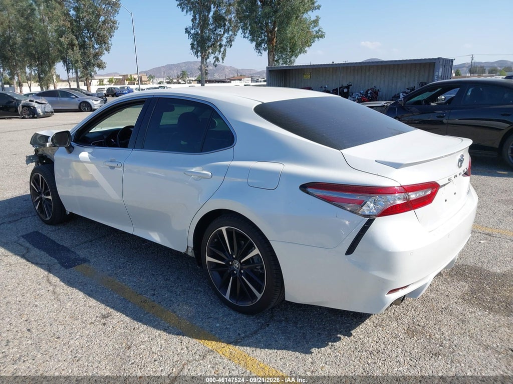 2018 Toyota Camry XSE photo 3