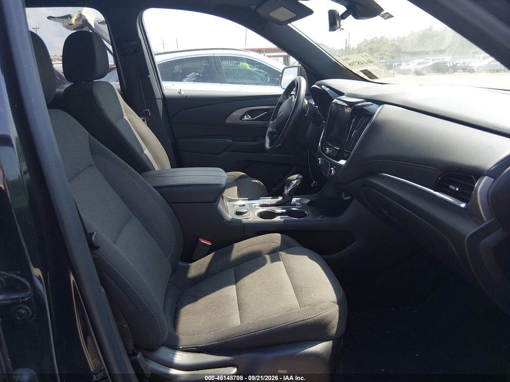2023 Chevrolet Traverse FWD LT Cloth photo 5
