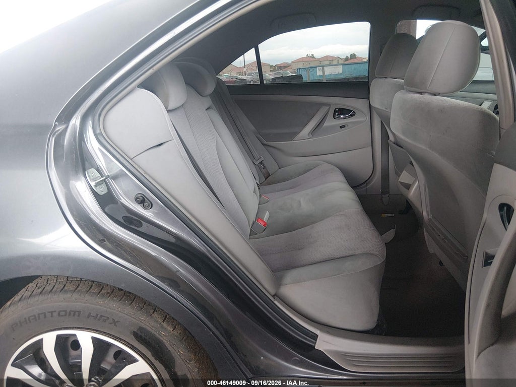 2011 Toyota Camry LE photo 8