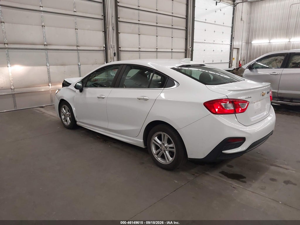 2017 Chevrolet Cruze LT Auto photo 3