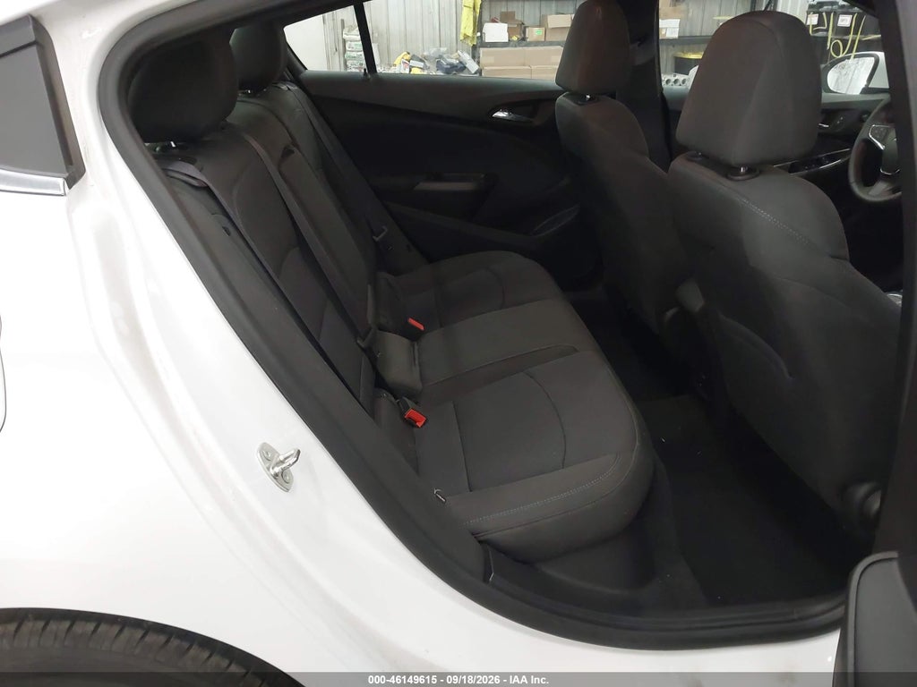 2017 Chevrolet Cruze LT Auto photo 8