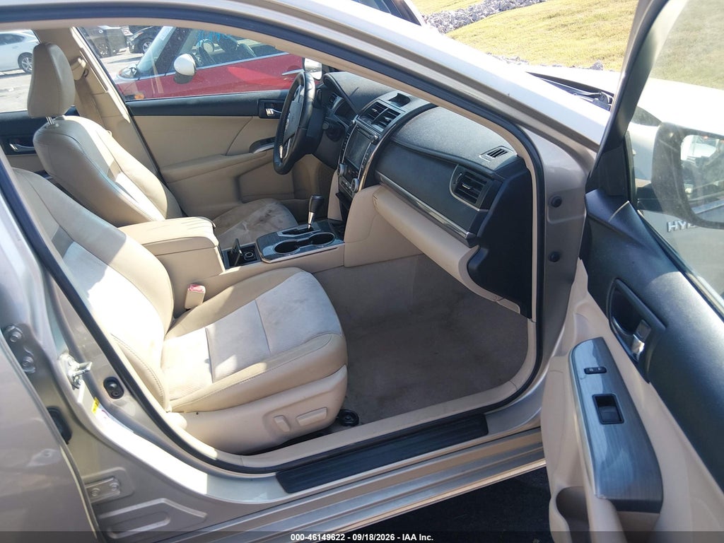 2014 Toyota Camry Hybrid XLE photo 5