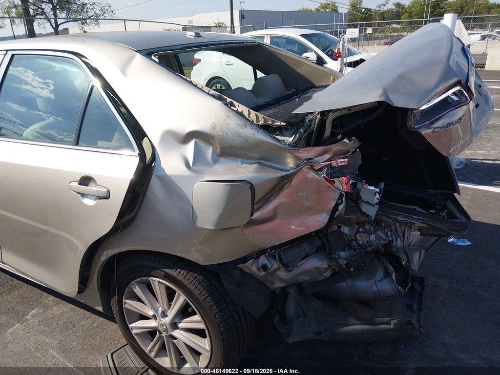 2014 Toyota Camry Hybrid XLE photo 6