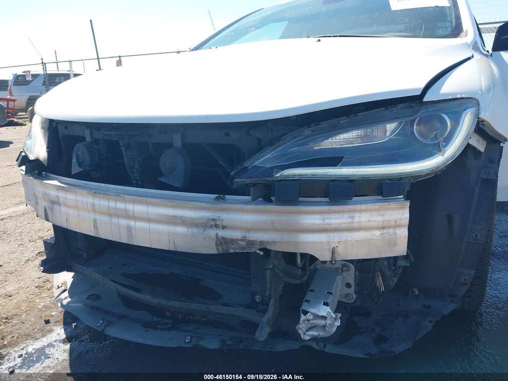 2015 Chrysler 200 S photo 6