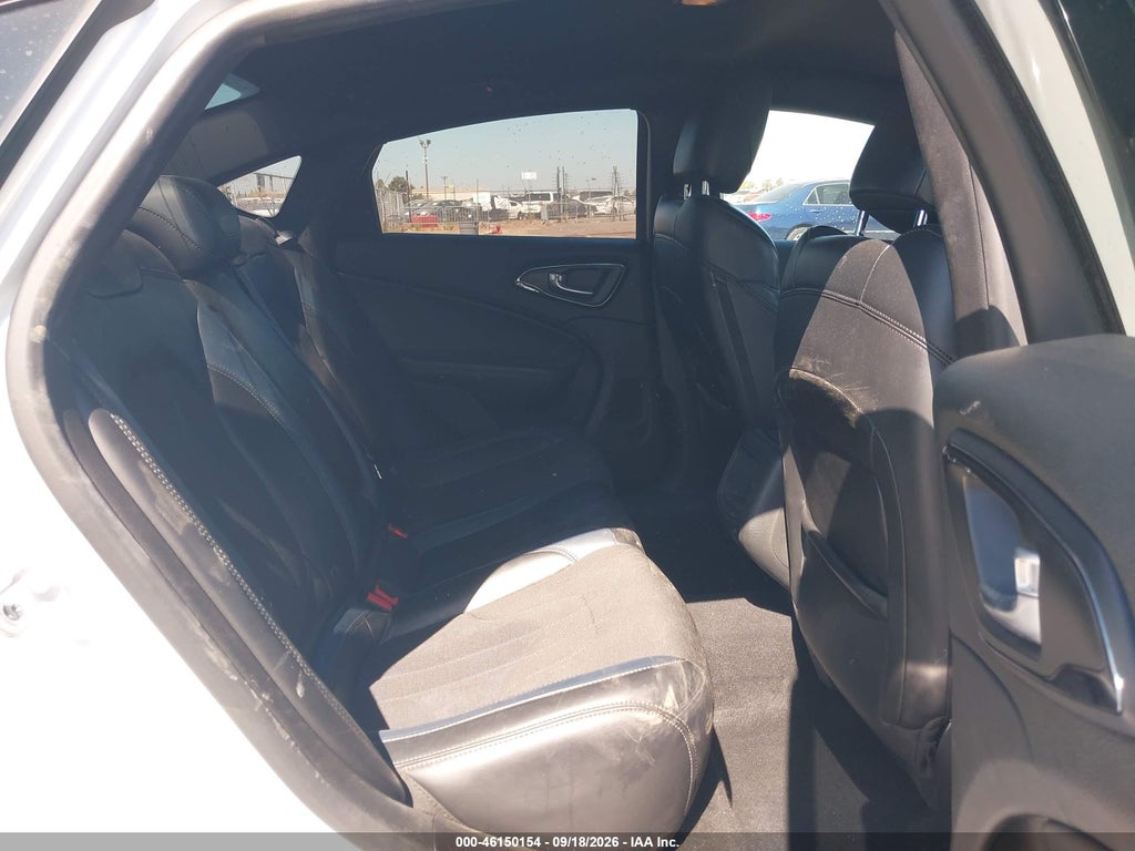 2015 Chrysler 200 S photo 8