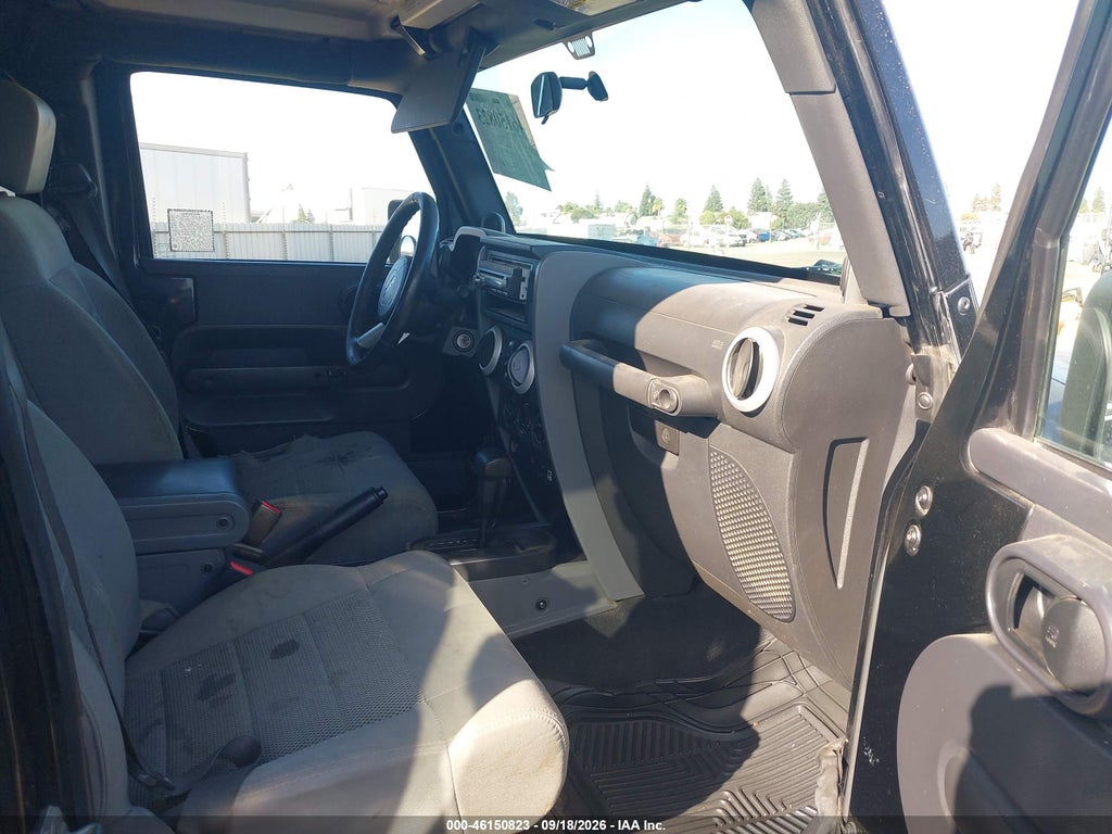 2008 Jeep Wrangler Unlimited Sahara photo 5