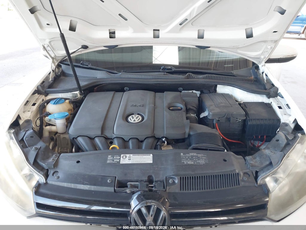 2011 Volkswagen Golf 2.5L 4-Door photo 10