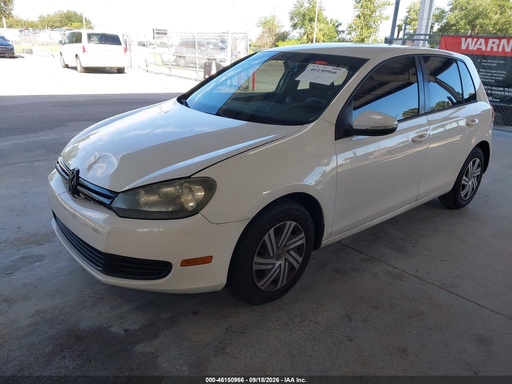 2011 Volkswagen Golf 2.5L 4-Door photo 2
