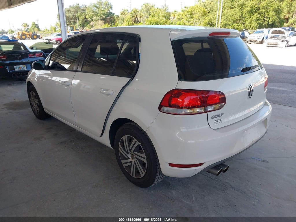 2011 Volkswagen Golf 2.5L 4-Door photo 3