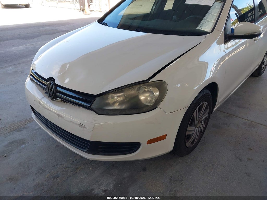 2011 Volkswagen Golf 2.5L 4-Door photo 6