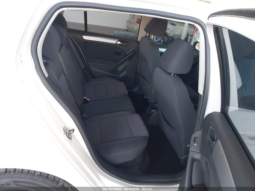 2011 Volkswagen Golf 2.5L 4-Door photo 8
