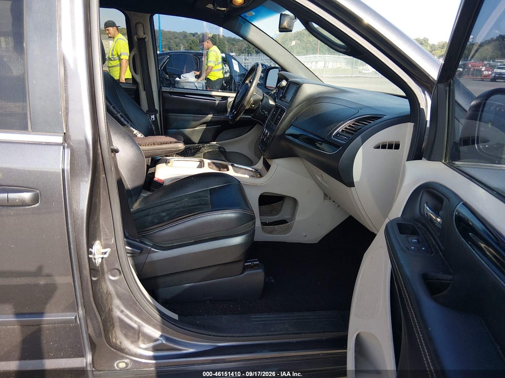 2017 Dodge Grand Caravan SXT photo 5