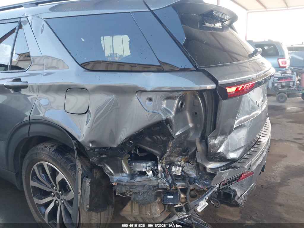 2025 Ford Explorer ST-Line photo 6