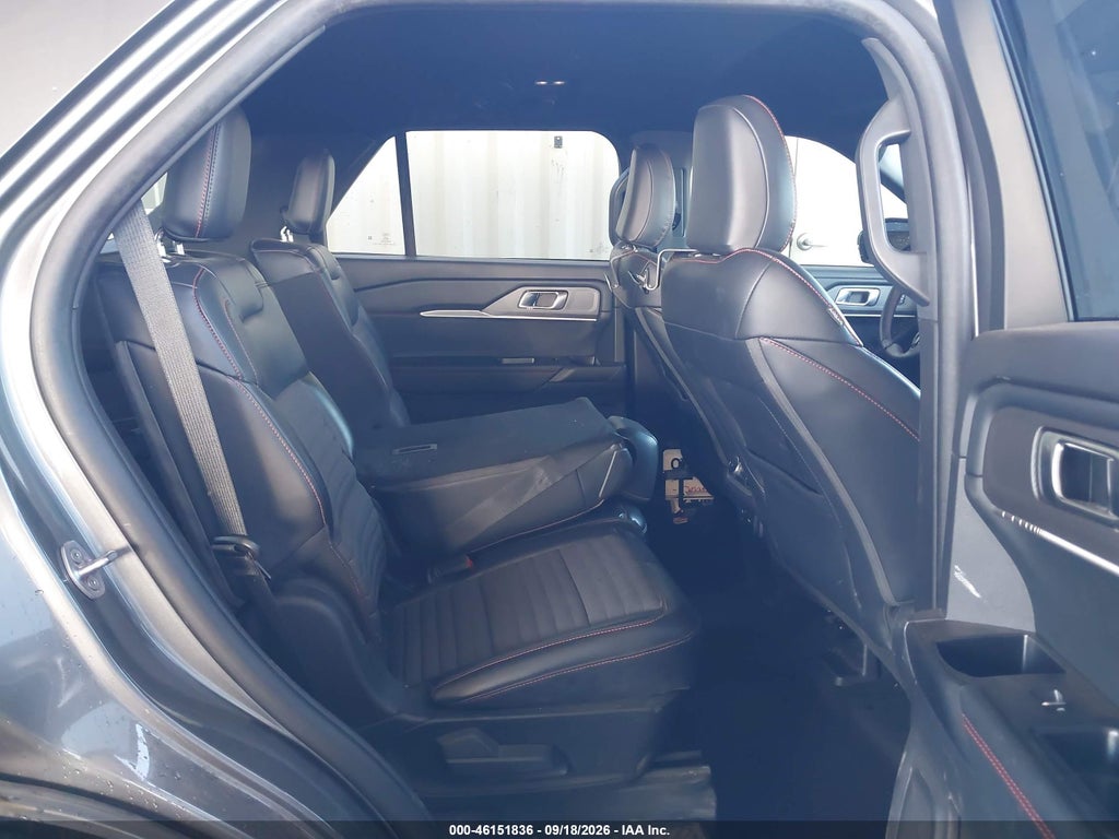 2025 Ford Explorer ST-Line photo 8